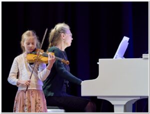 Raplamaa Noor Muusik 2024 võitjad on viiuldaja Marleen Kalf, flöödimängija Grit Vesinurm ja viiuldaja Hanna Luukas. Rapla Kultuurikeskuses toimus 17. aprillil n