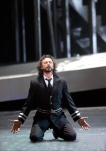 Homme, 14.07 EMTA kontserdi- ja teatrimaja laval saab kuulda maailmakuulusat Itaalia tenorit Fabio Armiliatot ja tema juhendatavaid ooperisoliste.   Maailma tip